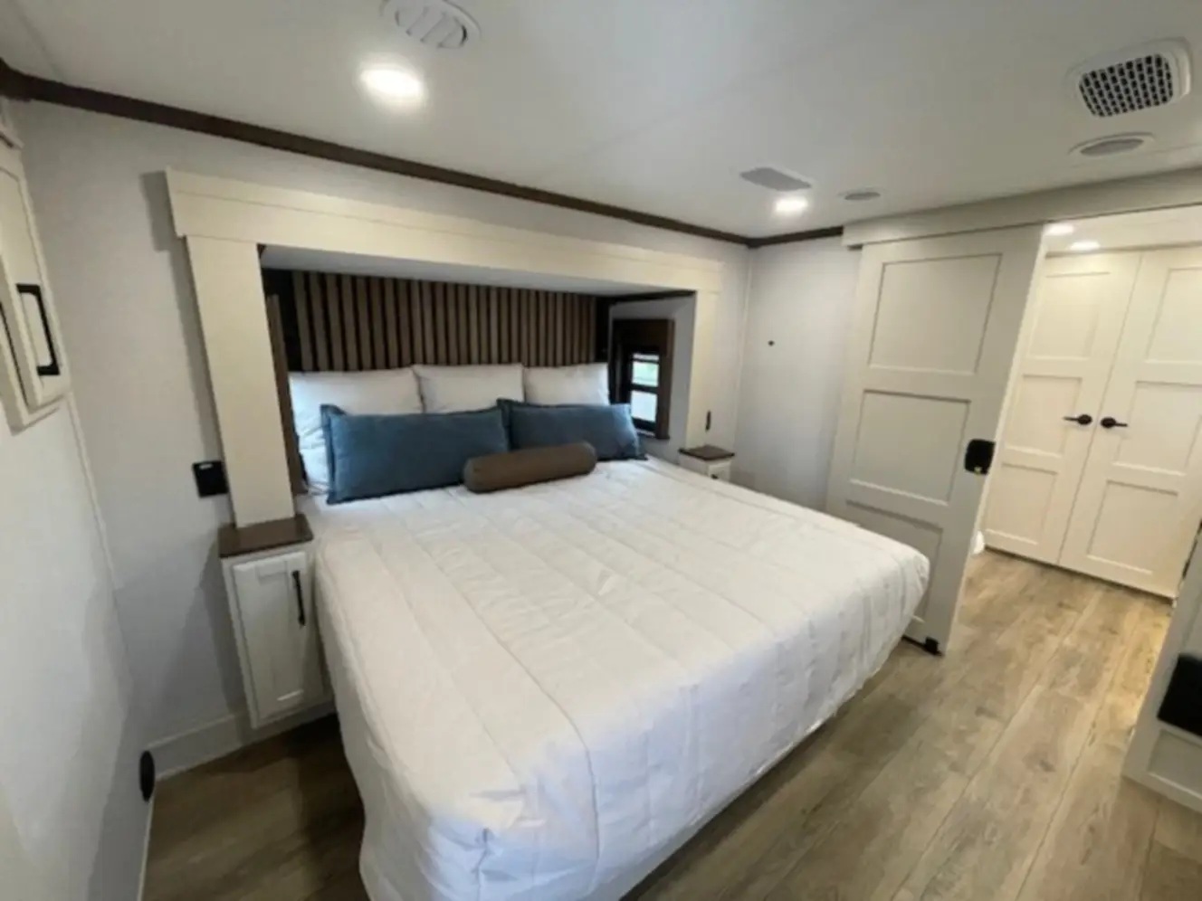 FOREST RIVER RIVERSTONE 43BFC