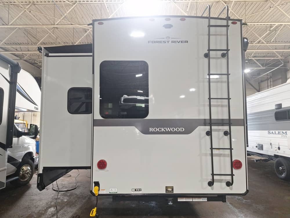 FOREST RIVER ROCKWOOD SIGNATURE 402SFL