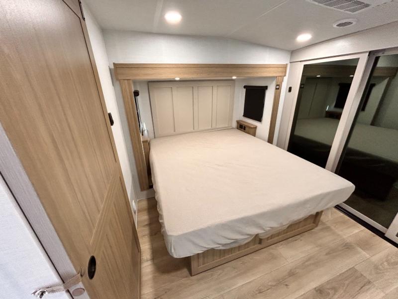 FOREST RIVER ROCKWOOD SIGNATURE 281SRK