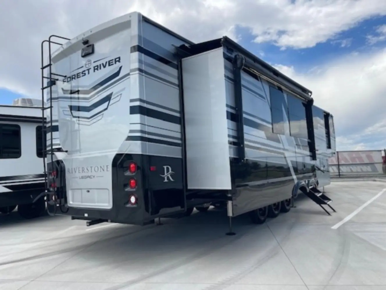 FOREST RIVER RIVERSTONE 43BFC