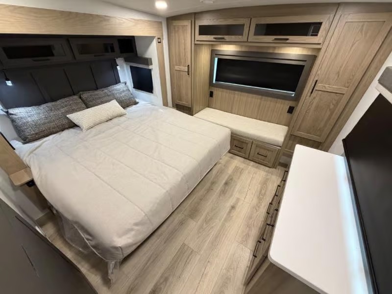 FOREST RIVER ROCKWOOD SIGNATURE 403SDB