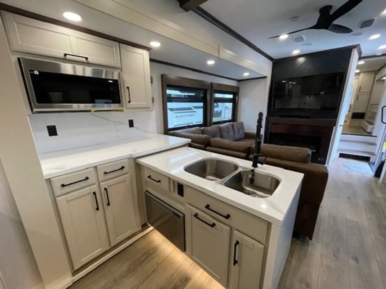 FOREST RIVER RIVERSTONE 43BFC
