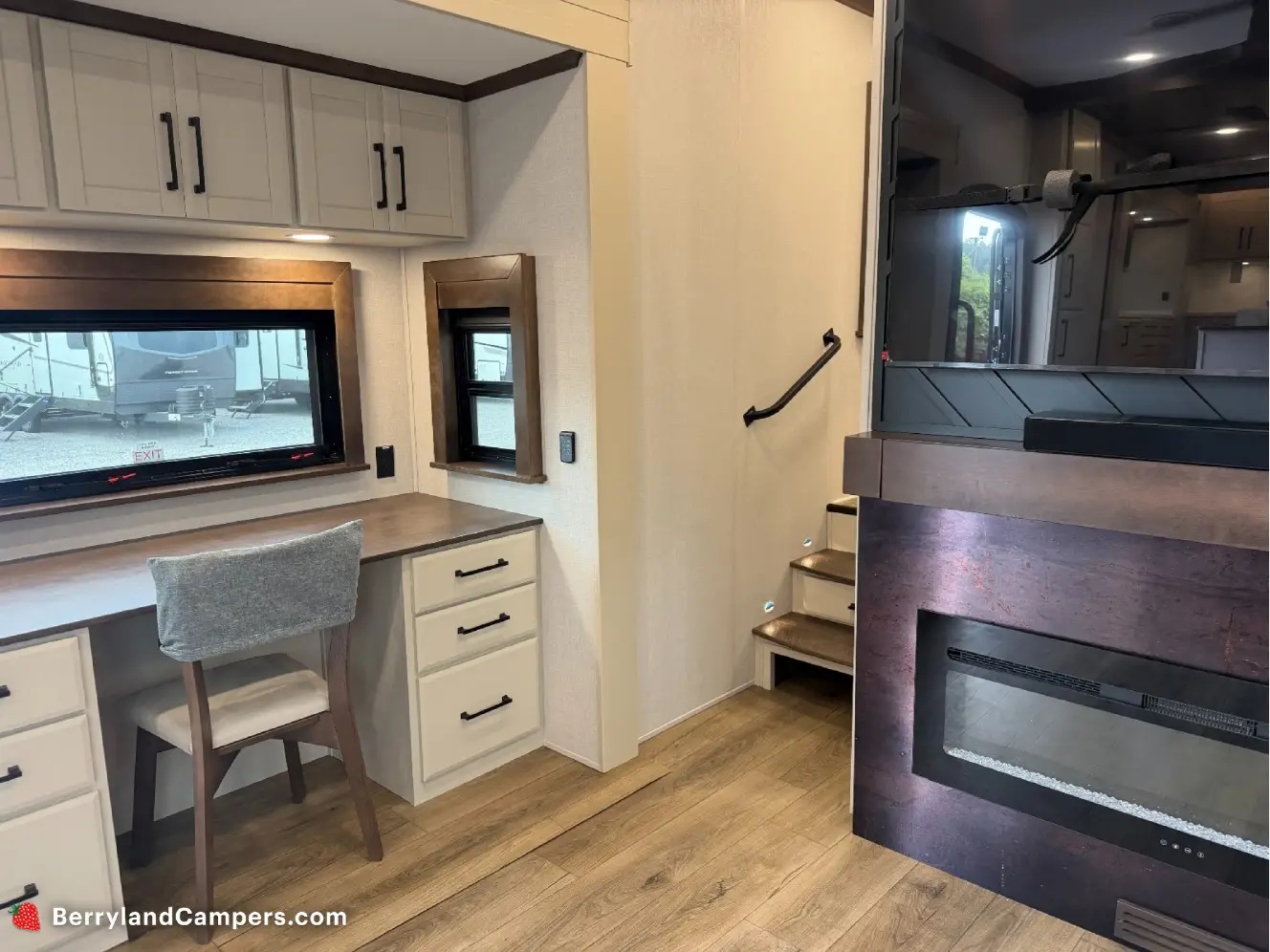 FOREST RIVER RIVERSTONE 421FK
