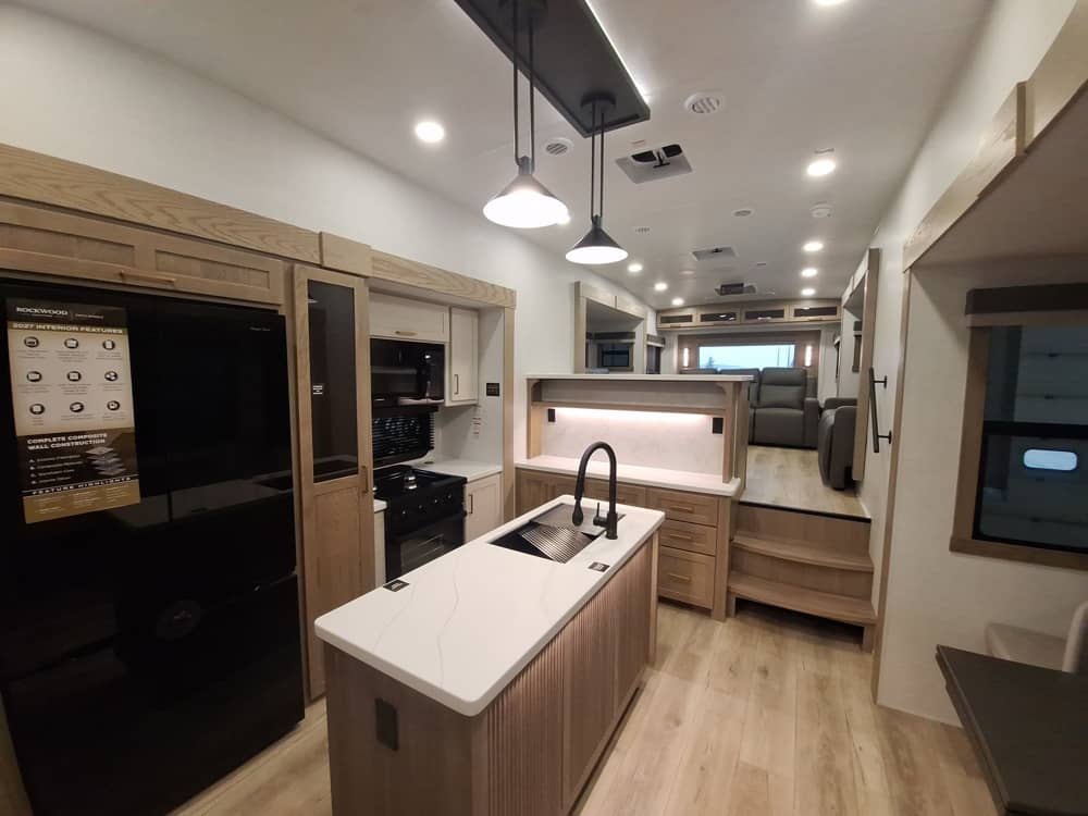 FOREST RIVER ROCKWOOD SIGNATURE 402SFL