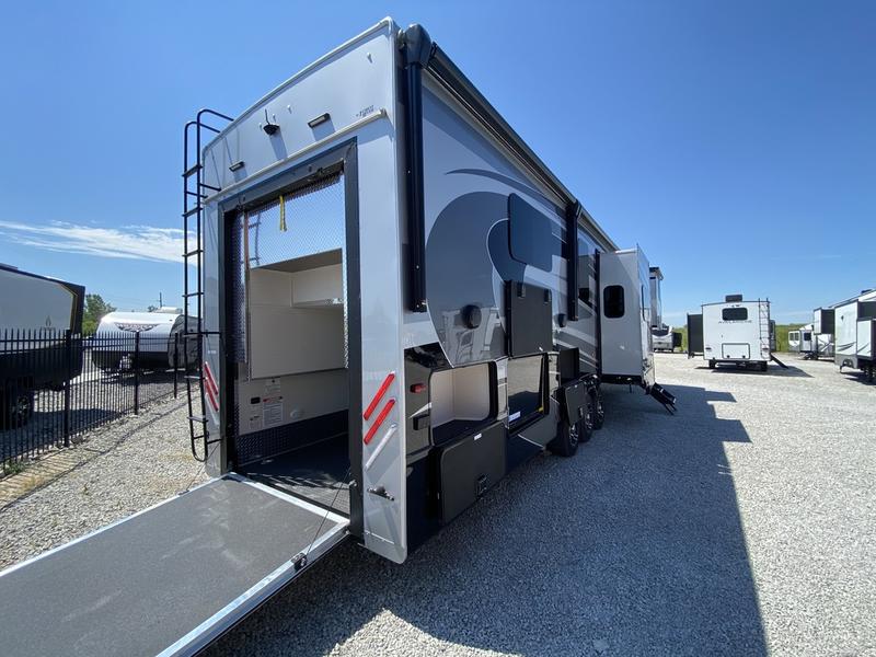 FOREST RIVER RIVERSTONE 3670RL