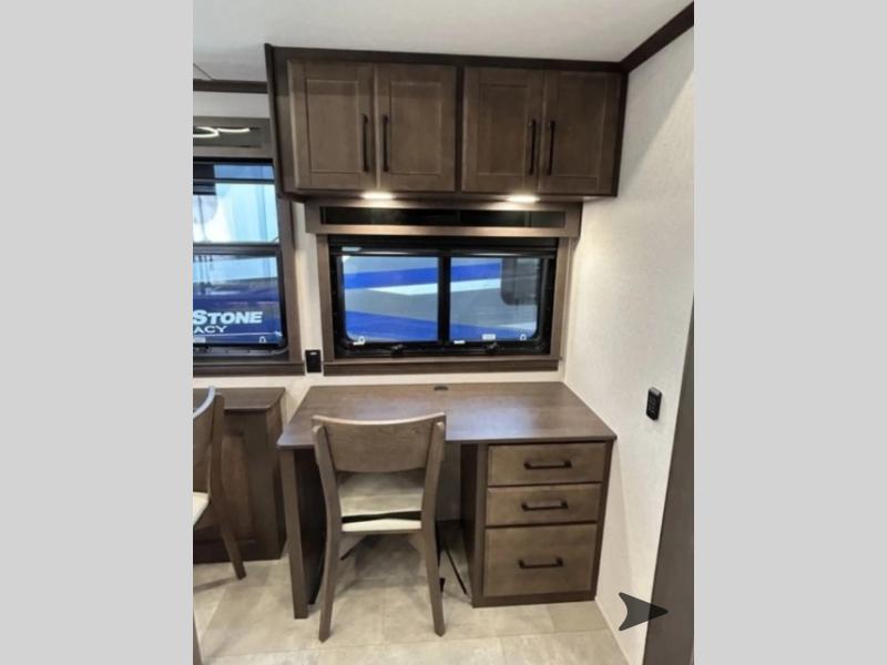 FOREST RIVER RIVERSTONE 442MC