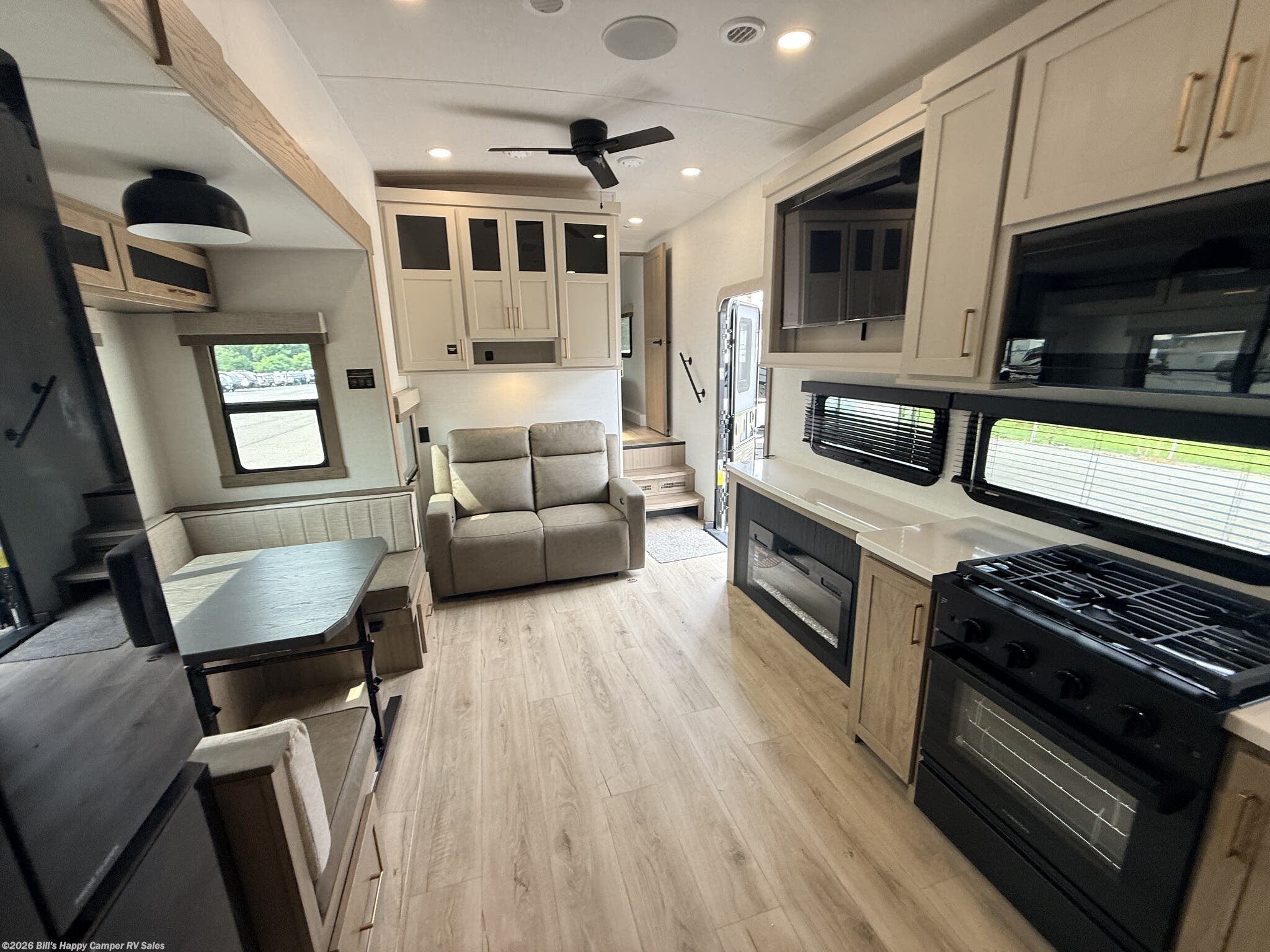 FOREST RIVER ROCKWOOD SIGNATURE R374DBH