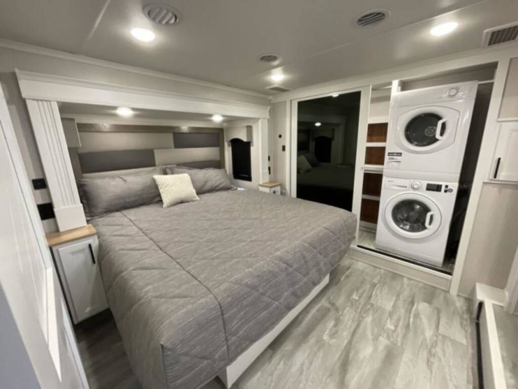 FOREST RIVER RIVERSTONE 419RD