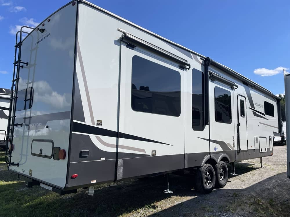 FOREST RIVER ROCKWOOD SIGNATURE 404SRK