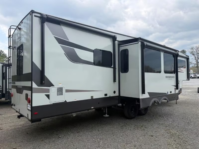 FOREST RIVER ROCKWOOD SIGNATURE 403SDB
