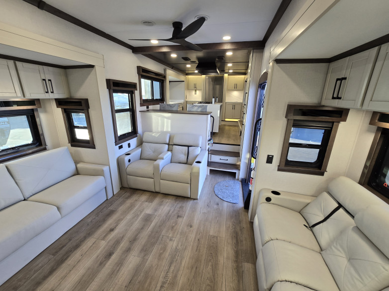 FOREST RIVER RIVERSTONE 42FSKG