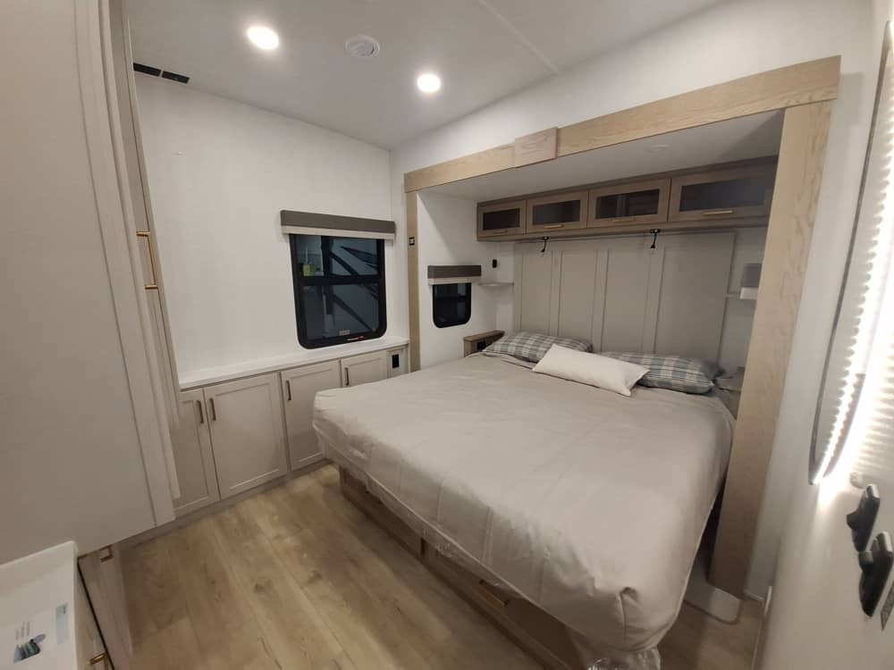 FOREST RIVER ROCKWOOD SIGNATURE 402SFL