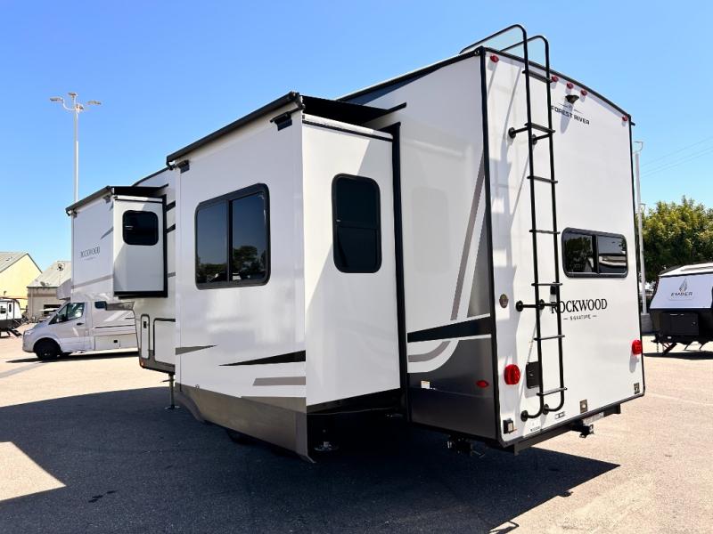 FOREST RIVER ROCKWOOD SIGNATURE 281SRK