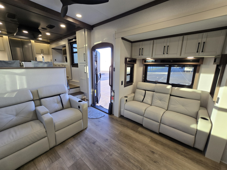 FOREST RIVER RIVERSTONE 42FSKG
