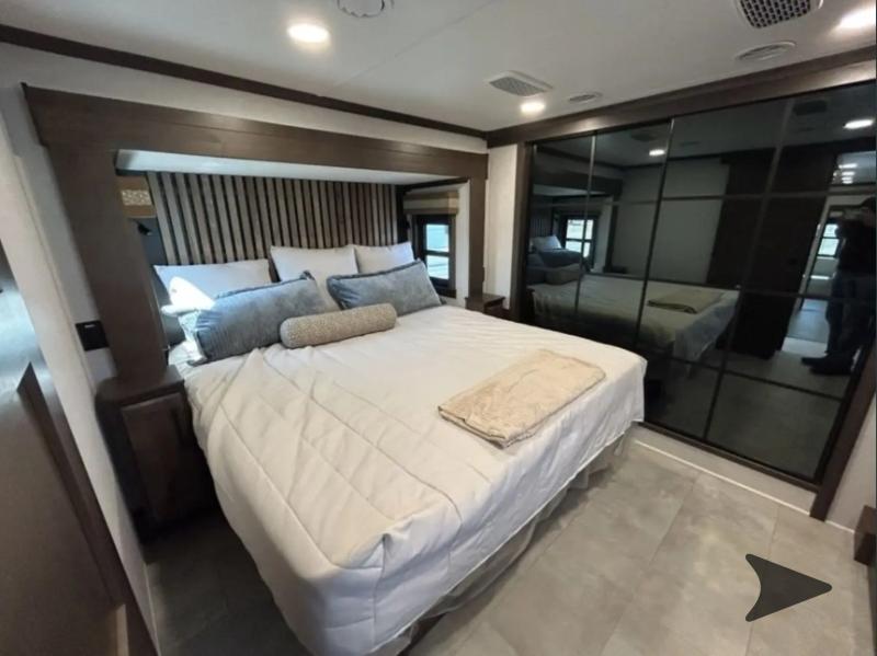 FOREST RIVER RIVERSTONE 442MC