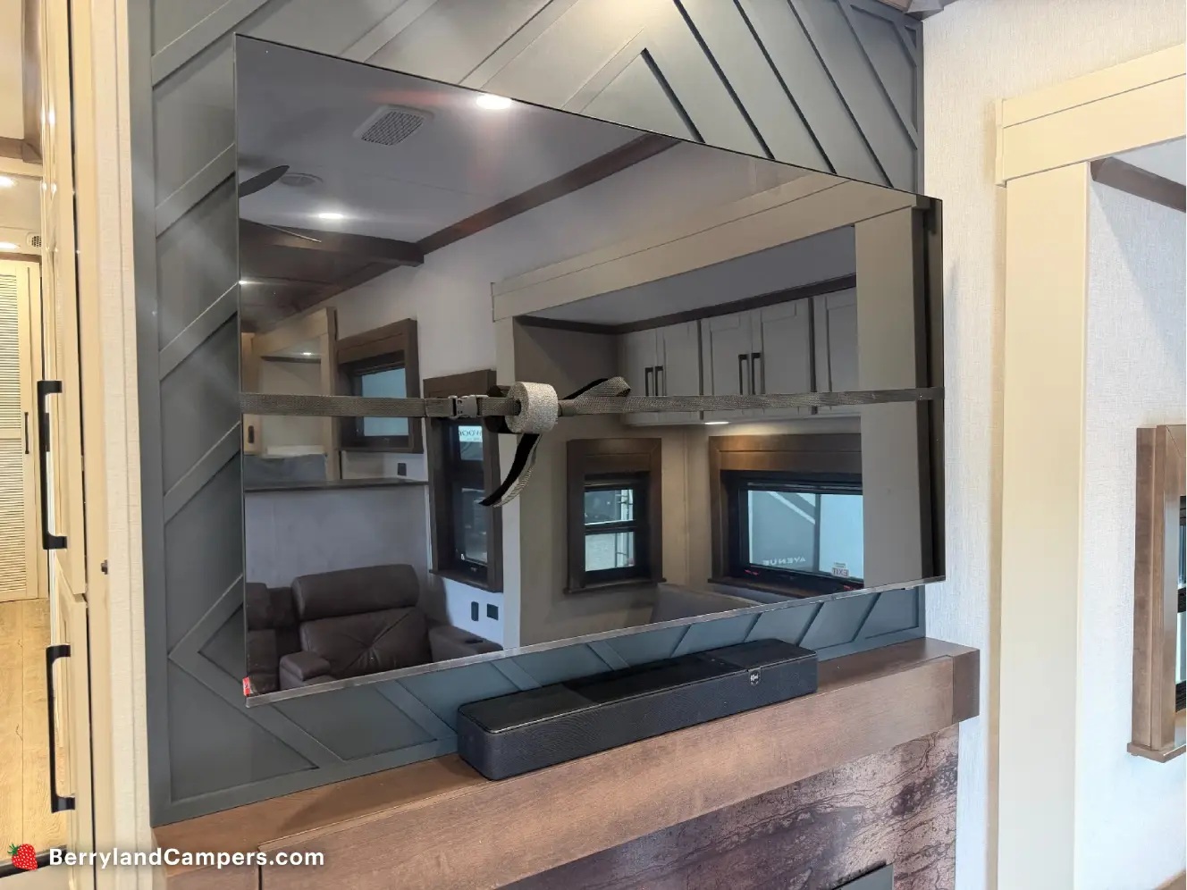 FOREST RIVER RIVERSTONE 421FK