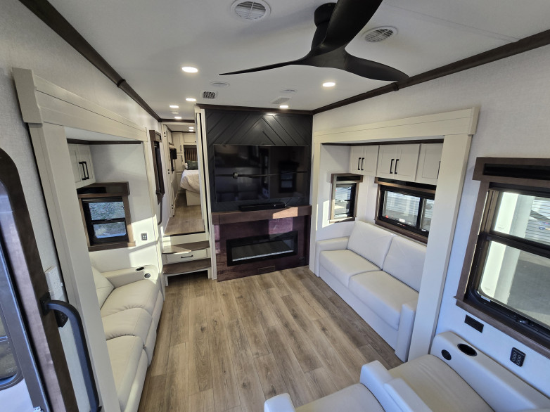 FOREST RIVER RIVERSTONE 42FSKG