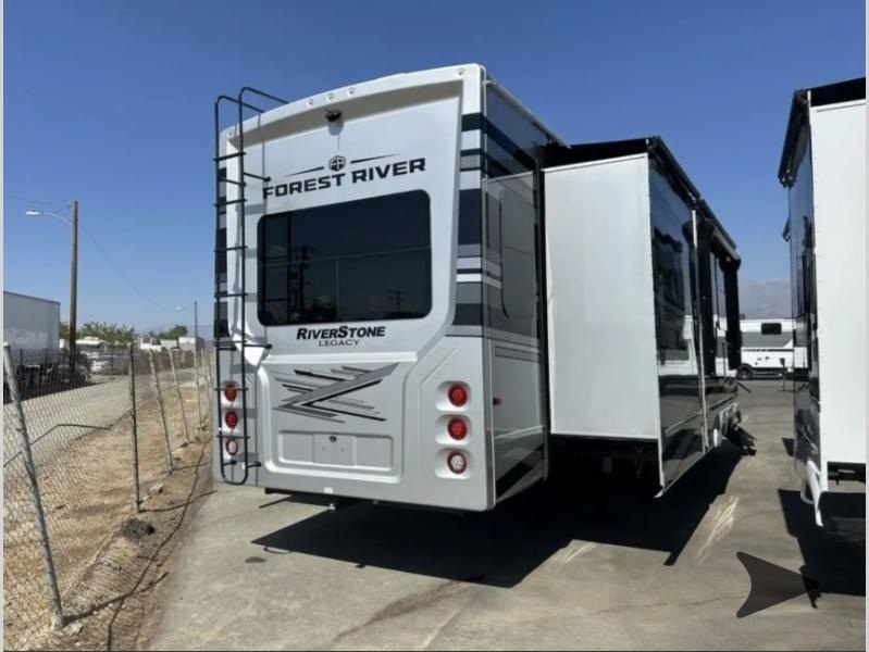 FOREST RIVER RIVERSTONE 442MC