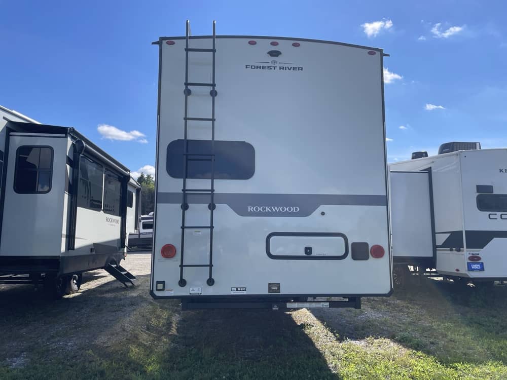 FOREST RIVER ROCKWOOD SIGNATURE 404SRK