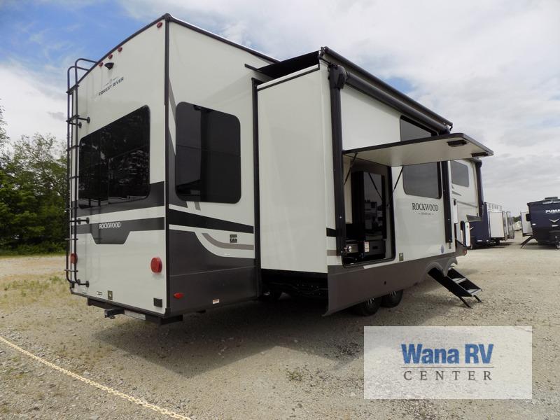 FOREST RIVER ROCKWOOD SIGNATURE R372RL