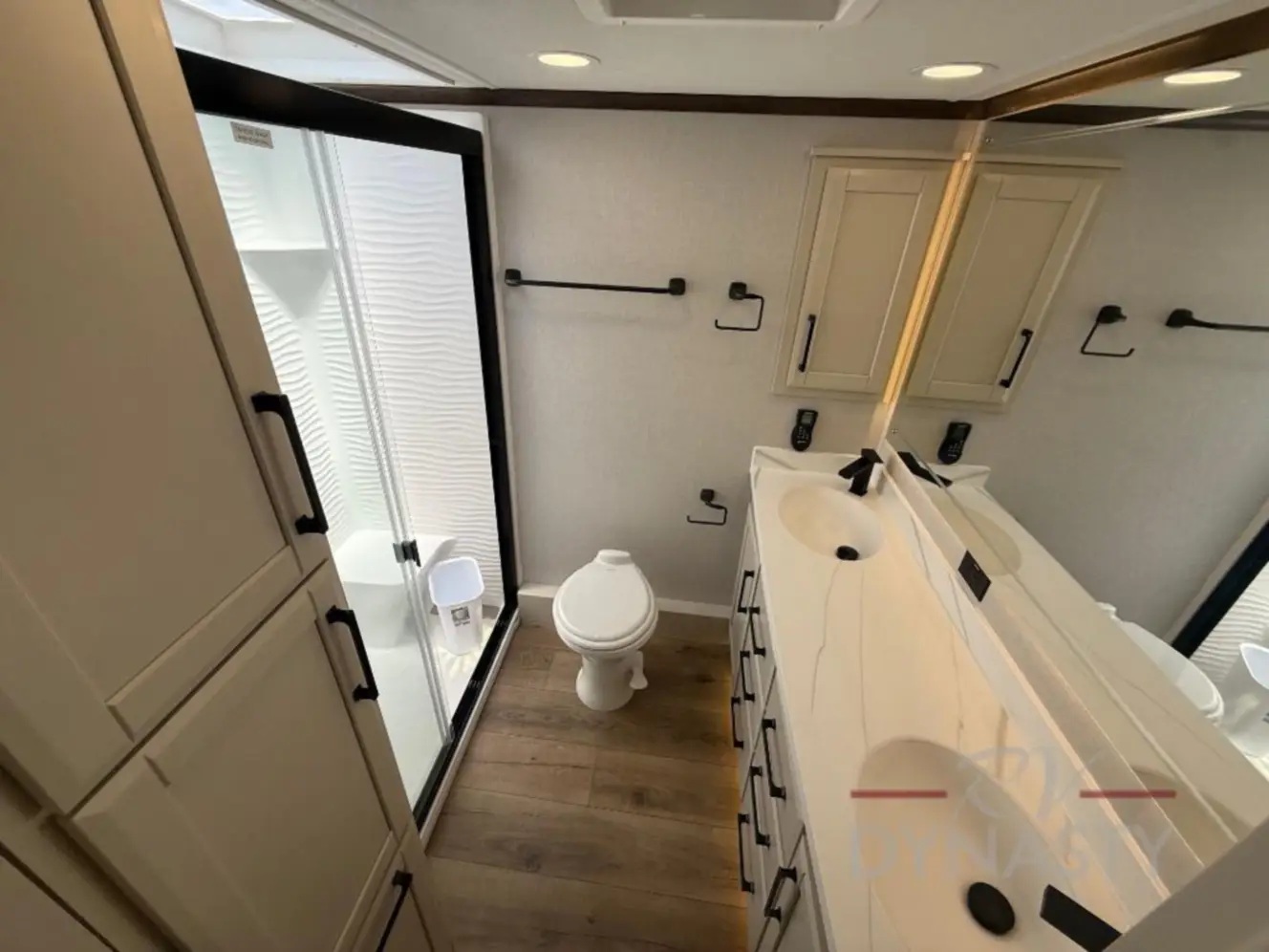 FOREST RIVER RIVERSTONE 420RE