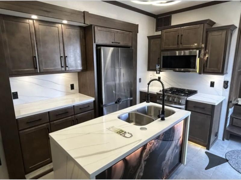 FOREST RIVER RIVERSTONE 442MC
