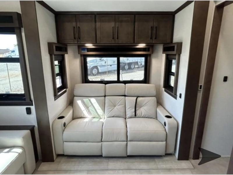 FOREST RIVER RIVERSTONE 442MC