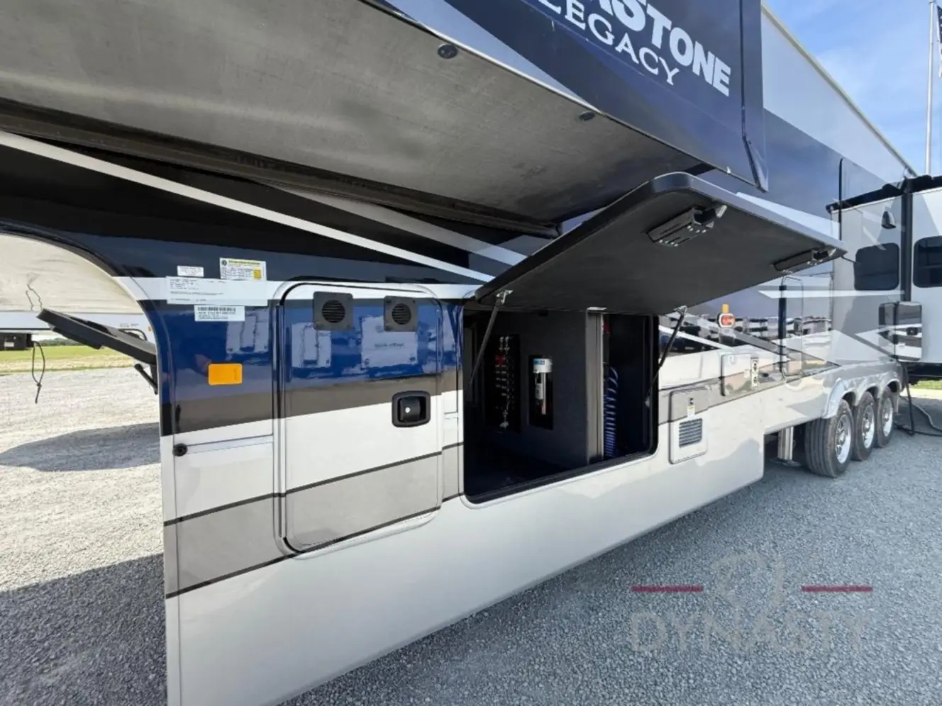FOREST RIVER RIVERSTONE 420RE
