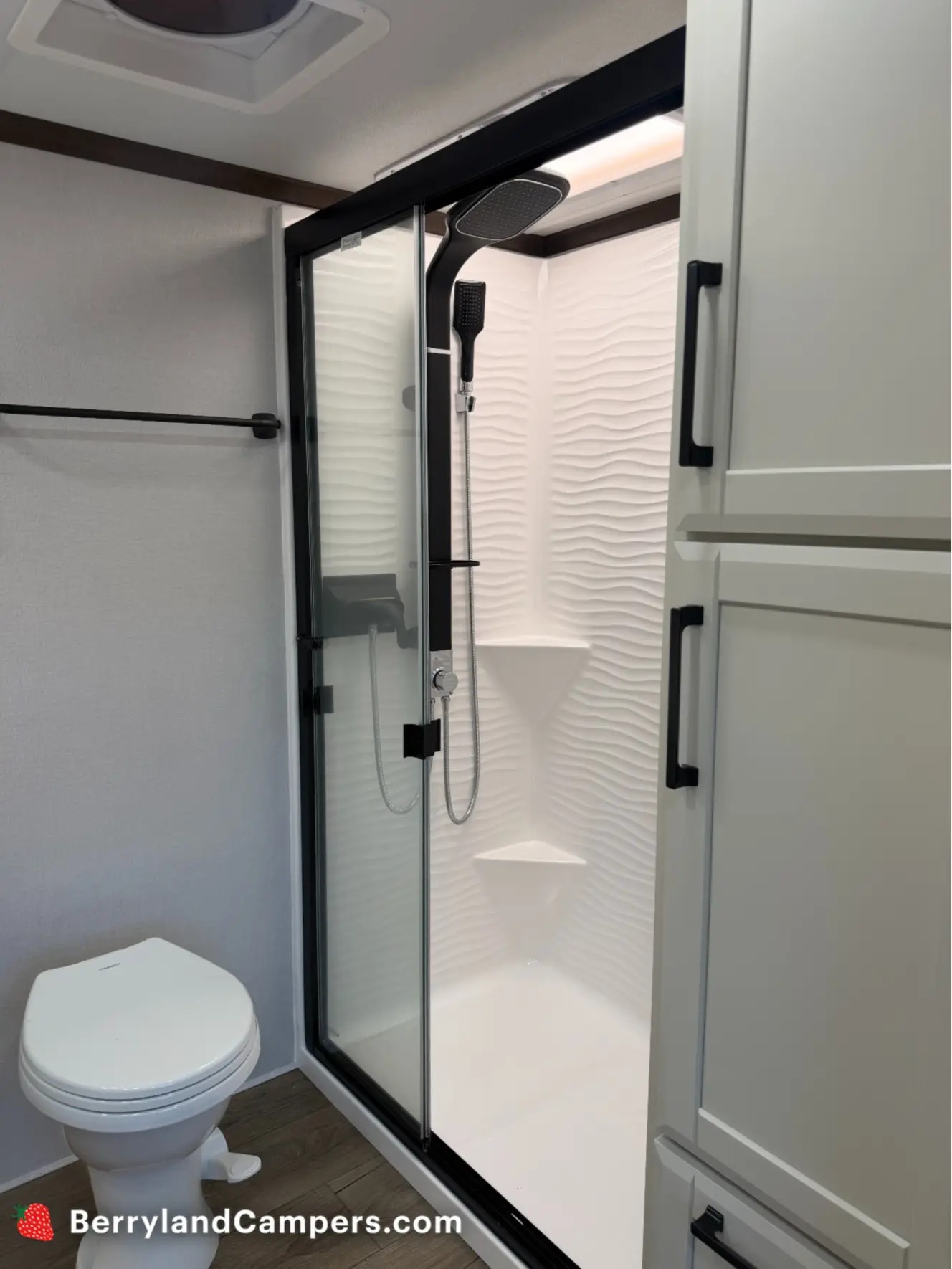 FOREST RIVER RIVERSTONE 421FK