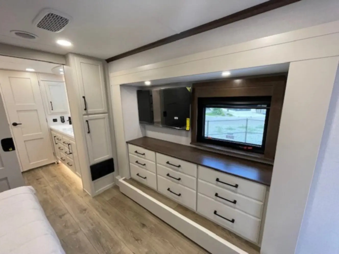 FOREST RIVER RIVERSTONE 43BFC