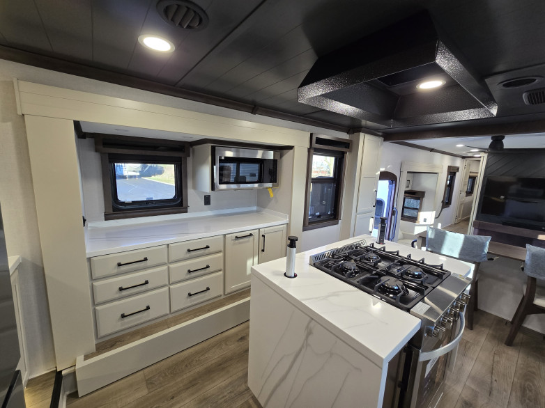 FOREST RIVER RIVERSTONE 42FSKG