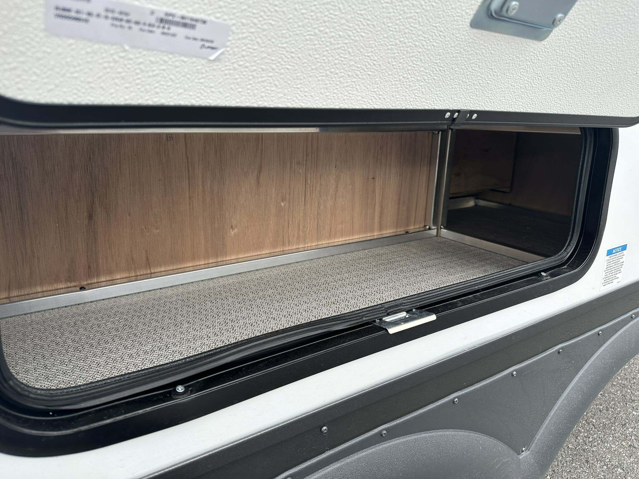 FOREST RIVER ROCKWOOD 374BH