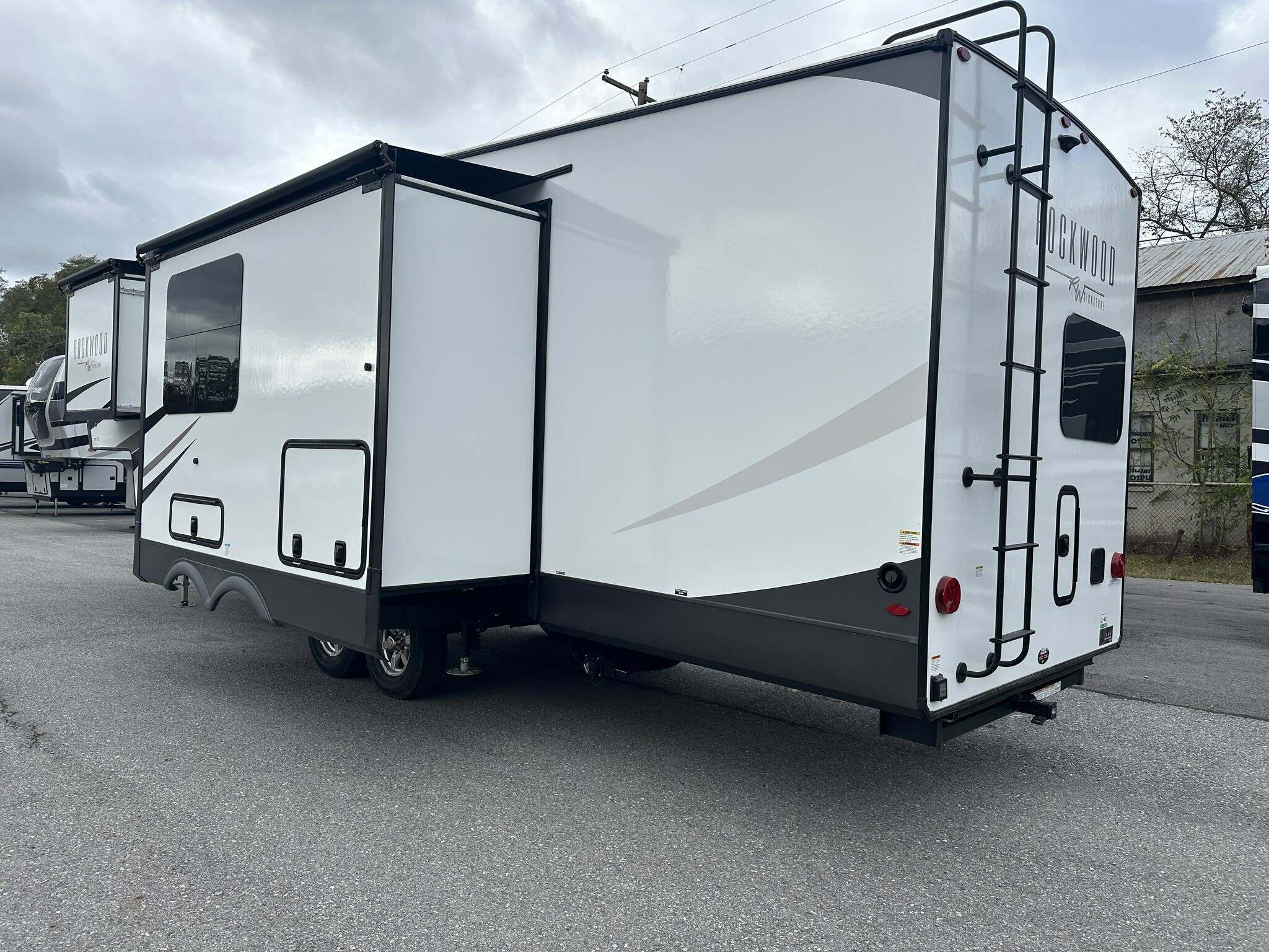 FOREST RIVER ROCKWOOD 374BH