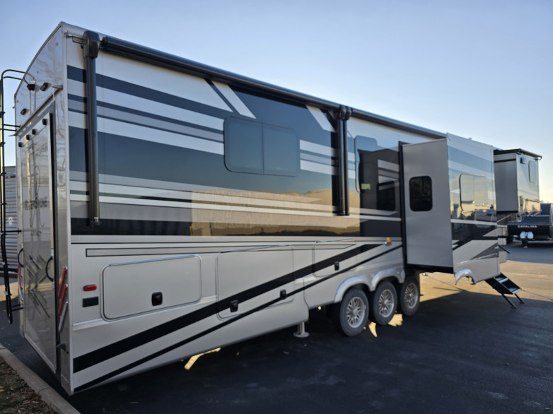 FOREST RIVER RIVERSTONE 42FSKG