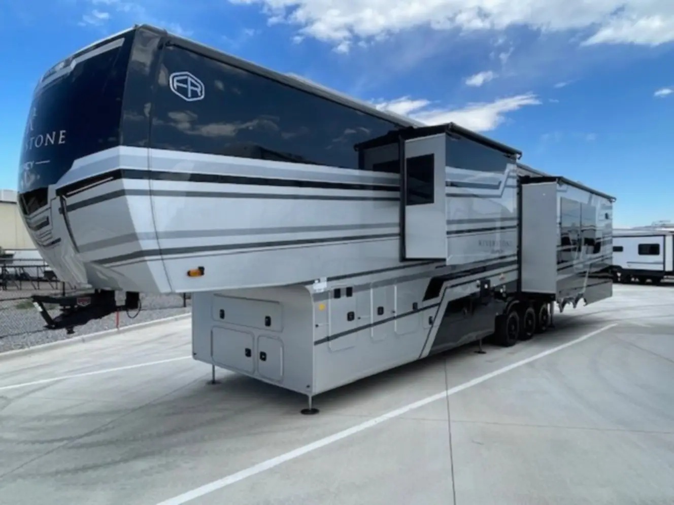 FOREST RIVER RIVERSTONE 43BFC
