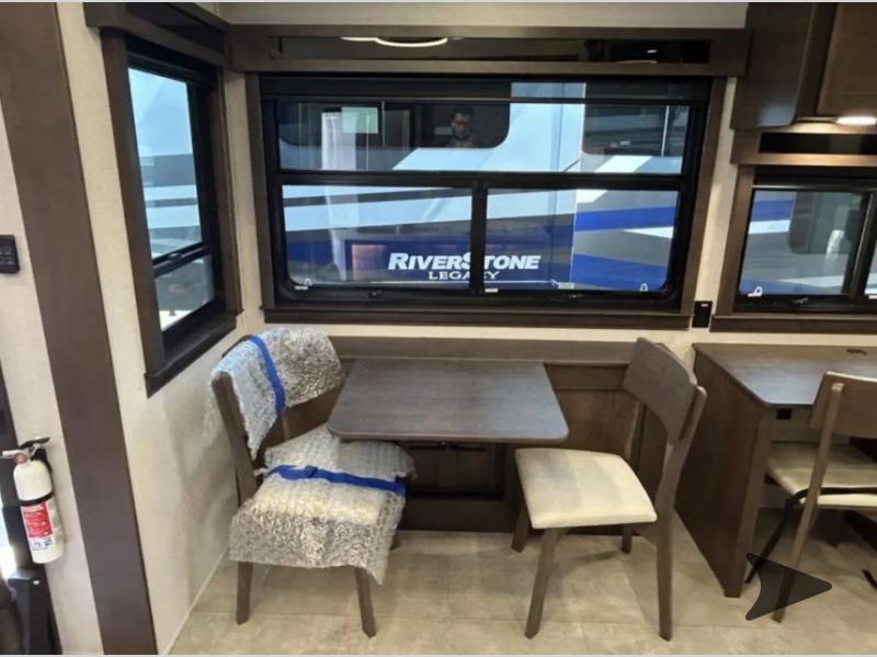 FOREST RIVER RIVERSTONE 442MC