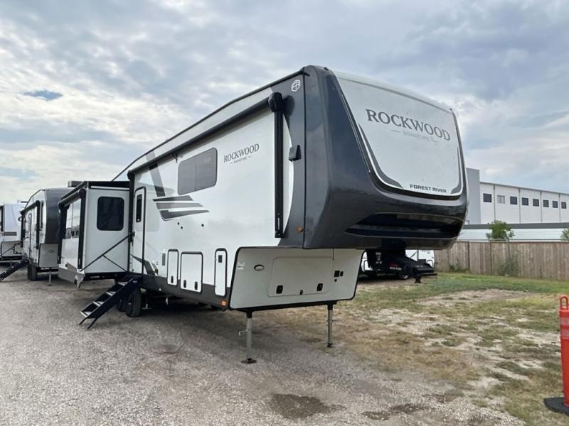 FOREST RIVER ROCKWOOD SIGNATURE 401SFB