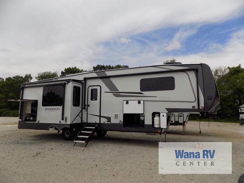 FOREST RIVER ROCKWOOD SIGNATURE R372RL
