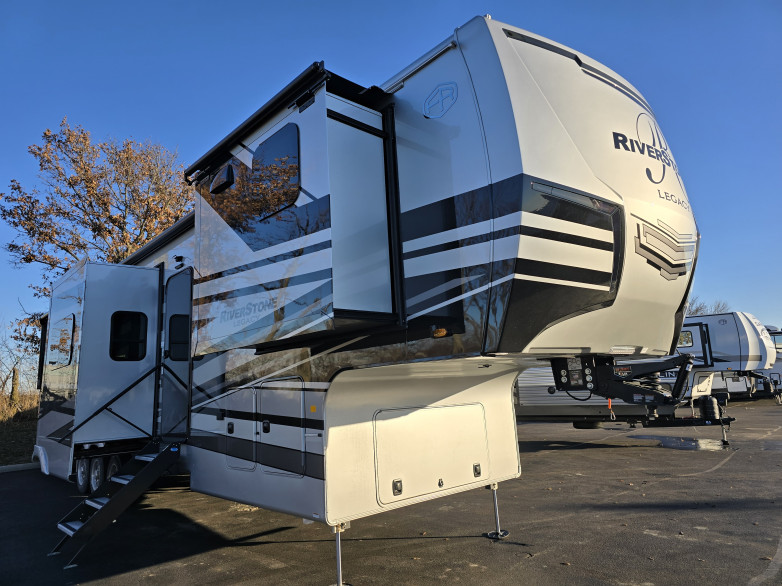 FOREST RIVER RIVERSTONE 42FSKG