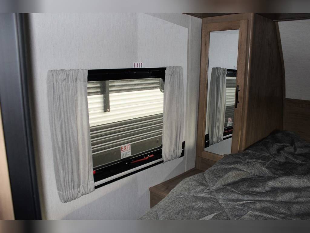 FOREST RIVER WOLF PACK 24GOLD14