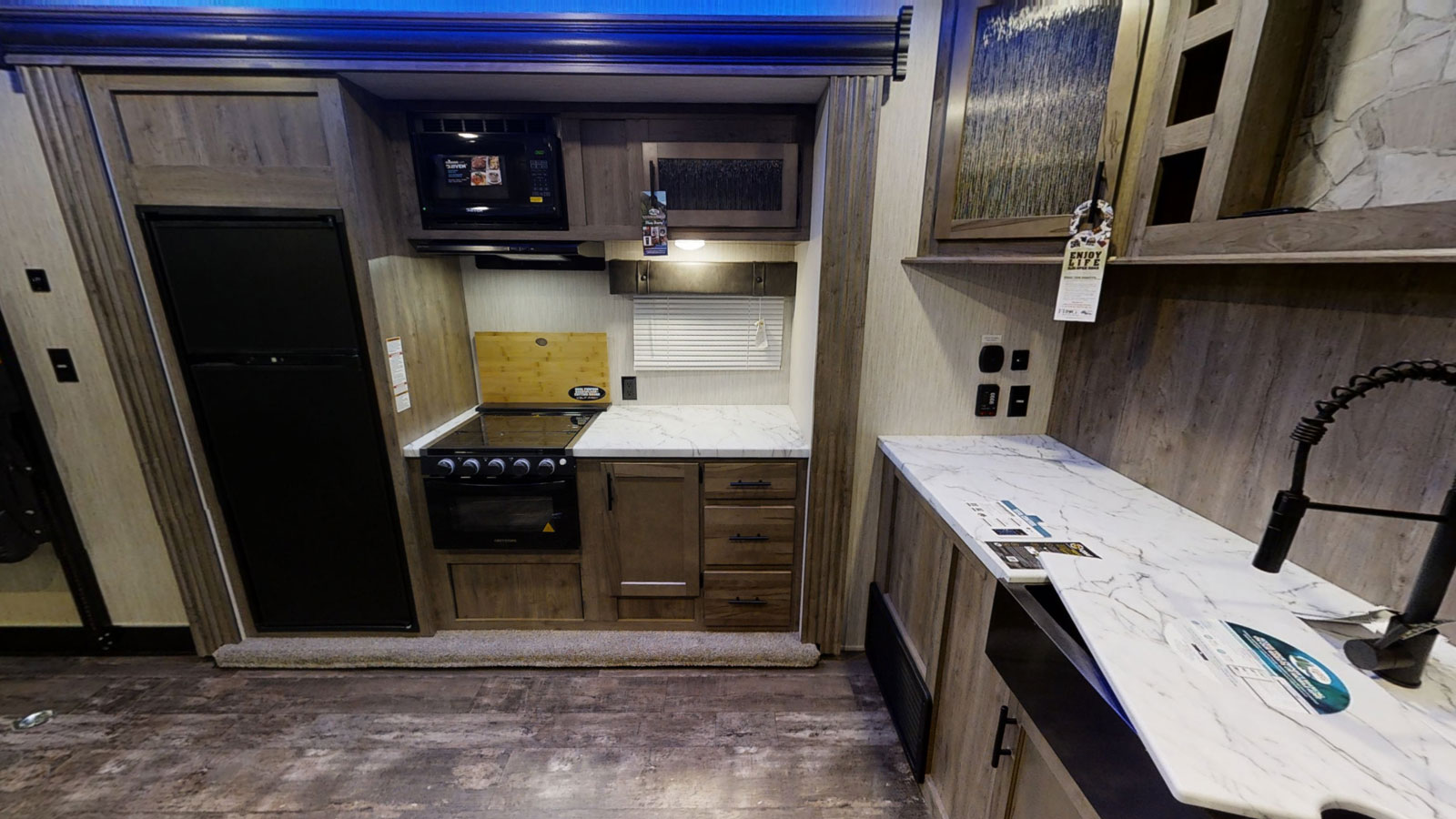 FOREST RIVER WOLF PACK 23PACK15