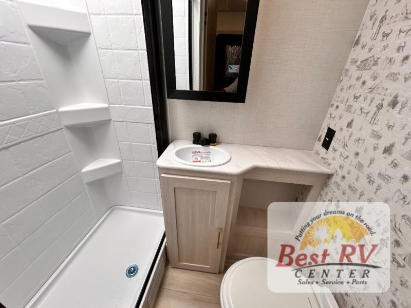 FOREST RIVER NO BOUNDARIES 20.2