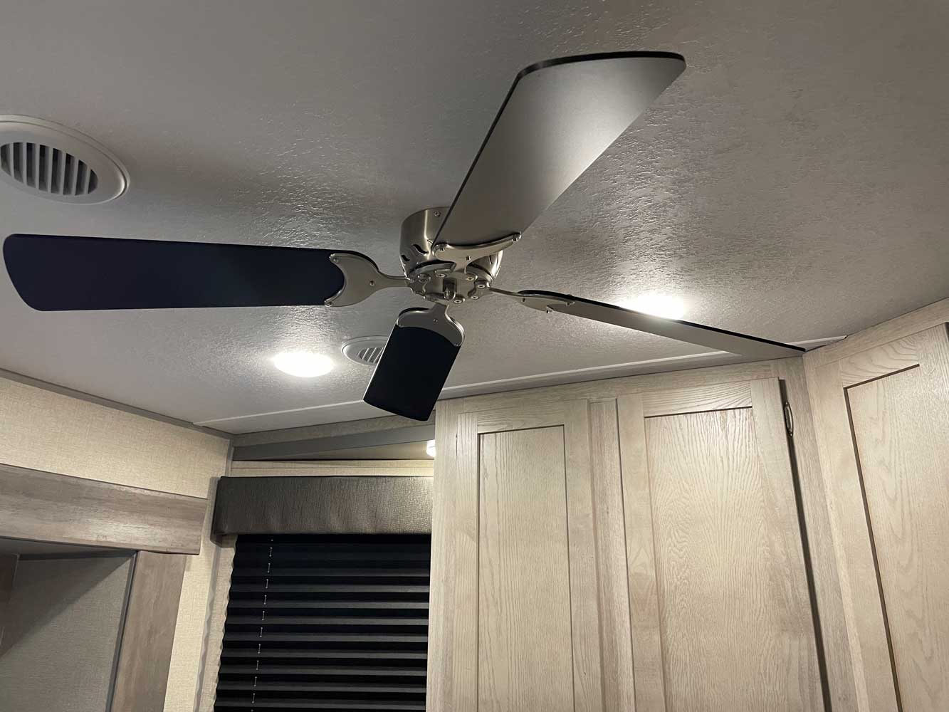 CATALINA DESTINATION SERIES 40BHTS