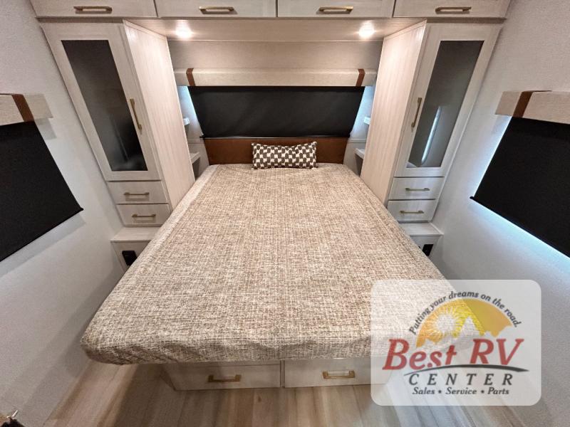 FOREST RIVER NO BOUNDARIES 20.2