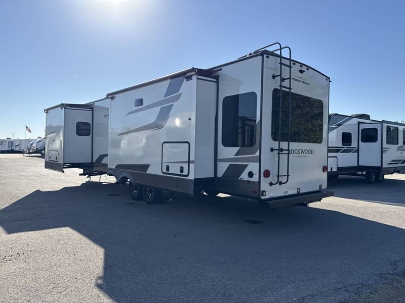 FOREST RIVER ROCKWOOD SIGNATURE 8337RL