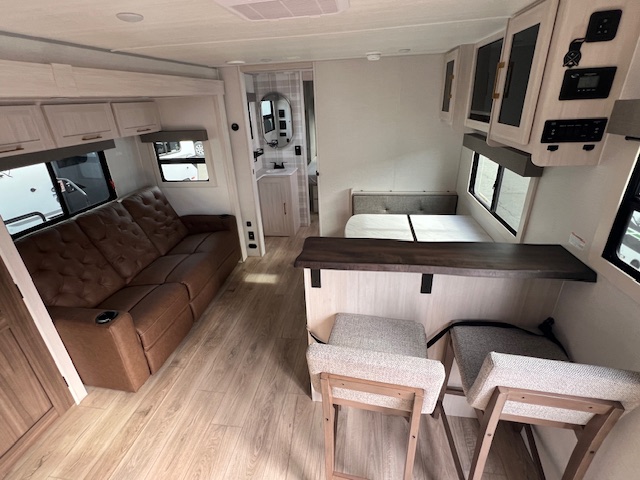 FOREST RIVER SURVEYOR LEGEND 261RKLE