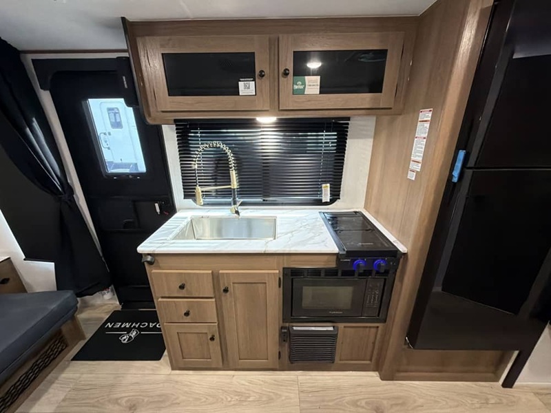 Coachmen Apex Nano 208BHS