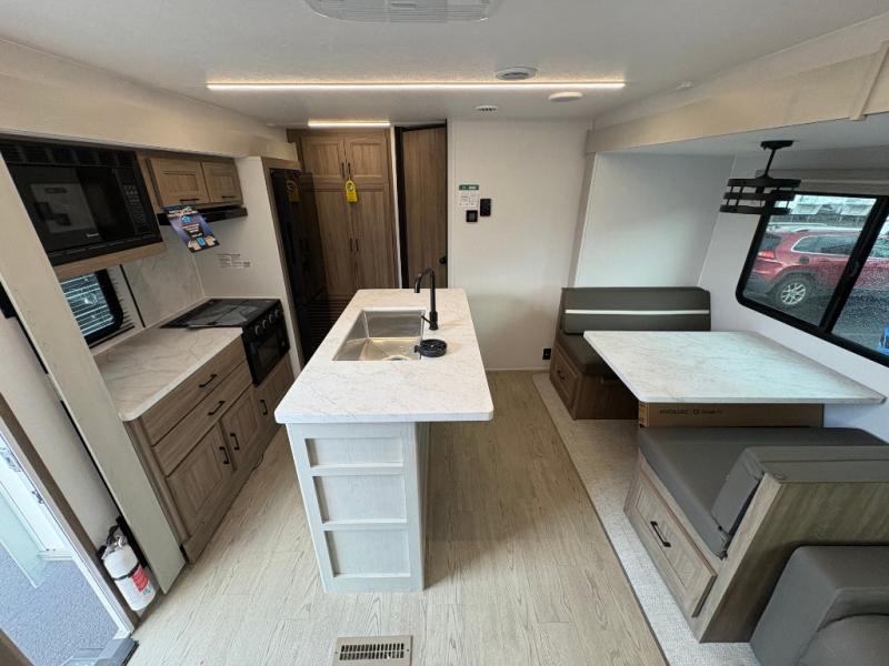 COACHMEN FREEDOM EXPRESS ULTRA LITE 320BHDS