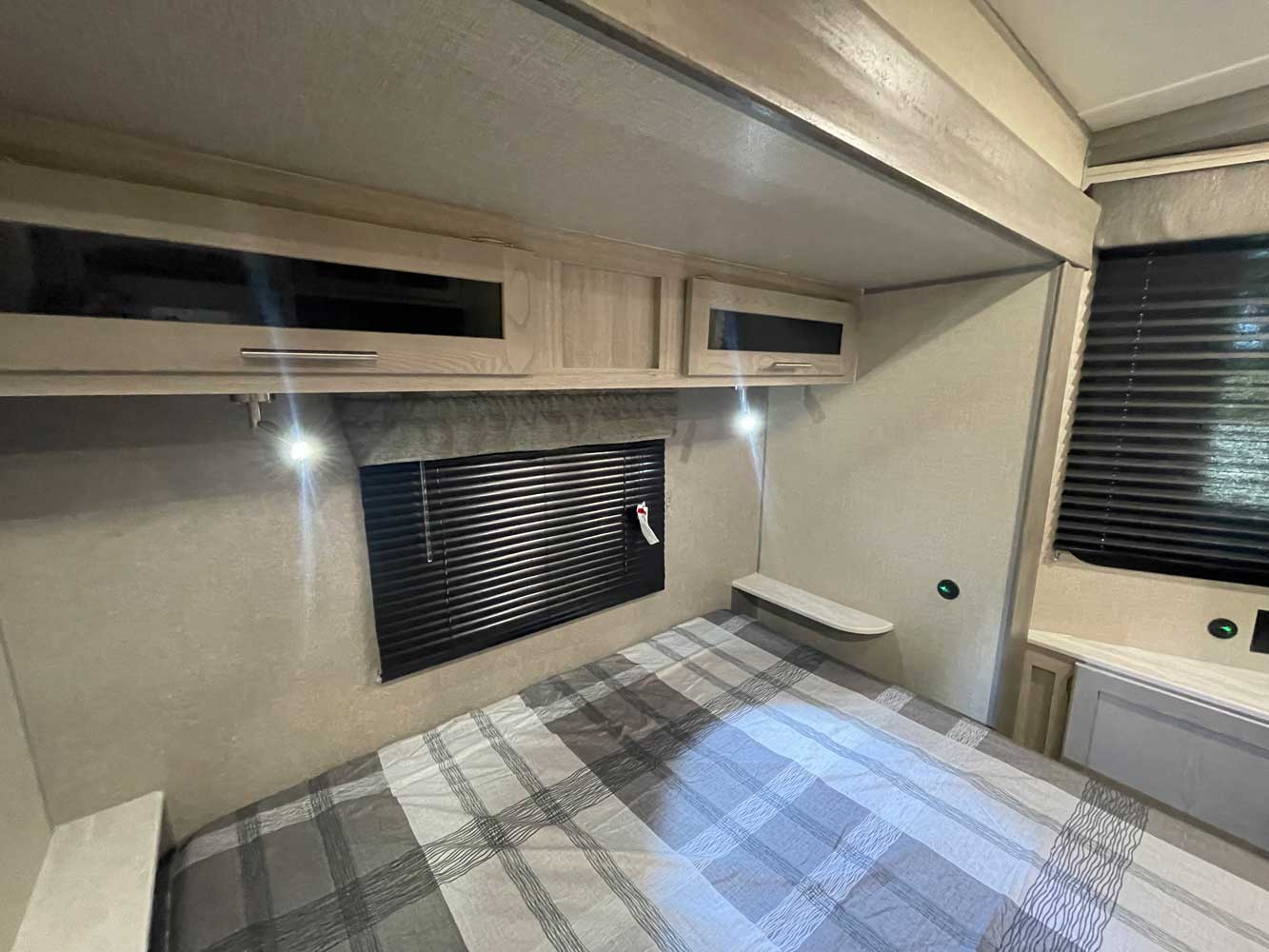 CATALINA DESTINATION SERIES 40BHTS