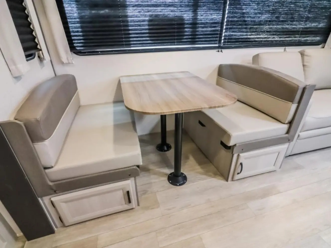 COACMHEN CATALINA LEGACY EDITION 342BHTS 2 BEDS